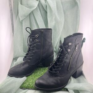 White Mountain Black Lace-Up Ankle Heeled Boots | 9M